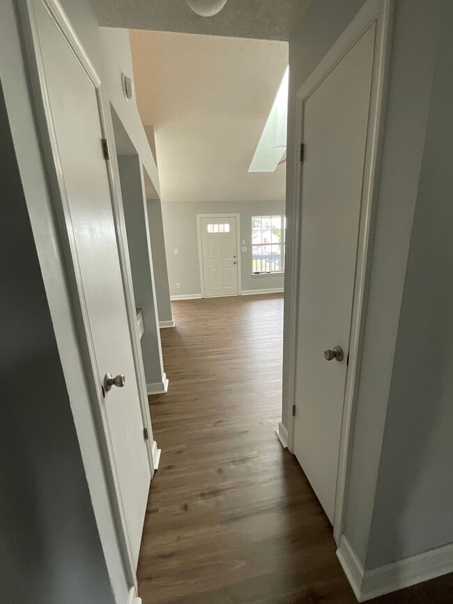 Building Photo - Charming Condo in Churchland Southwest