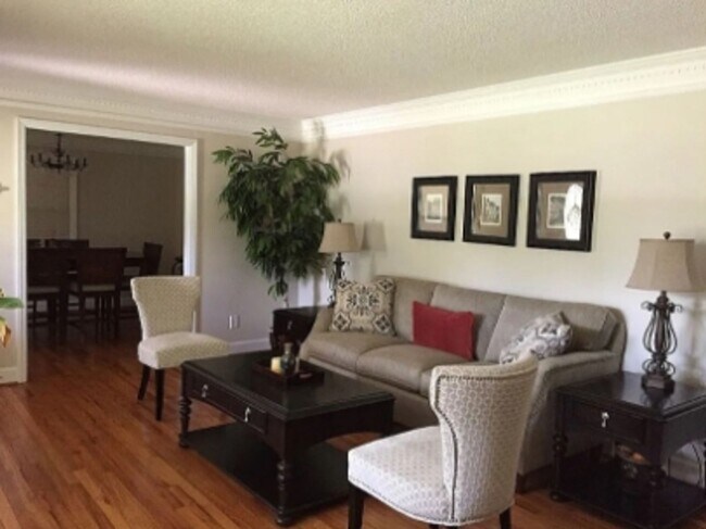 Building Photo - Luxury Ranch Living: Pool, Privacy & Premi...