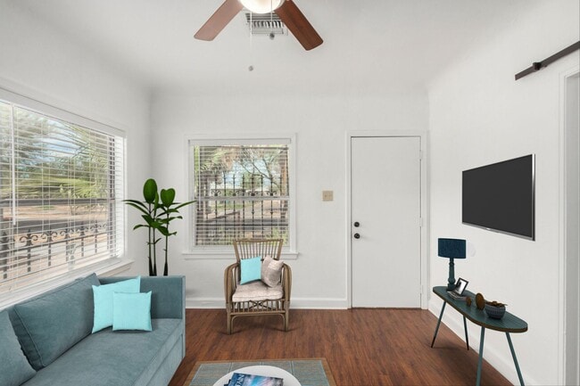 Building Photo - One Bedroom Single Family Home - Garfield District - First Month Free!