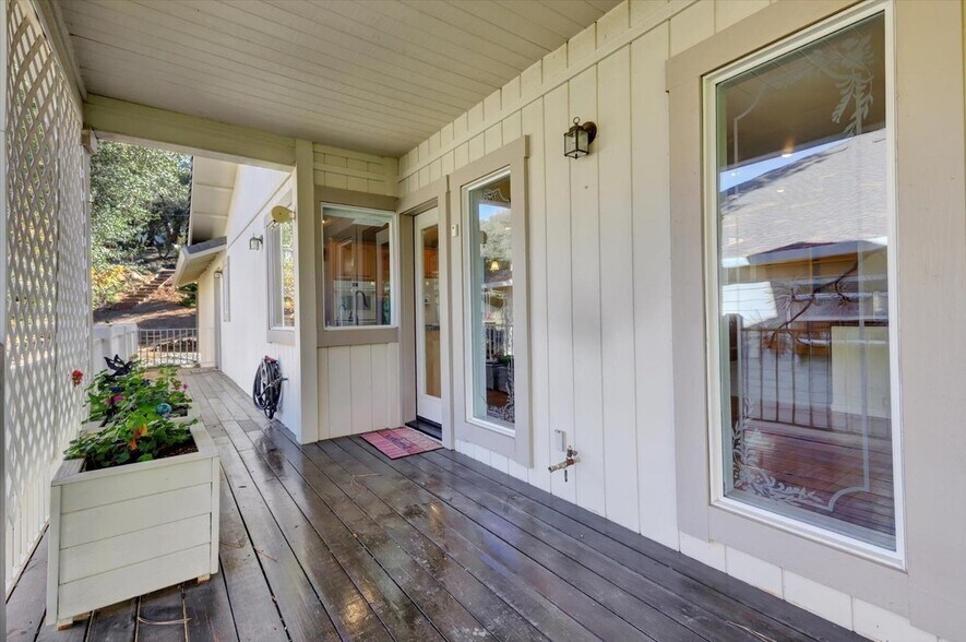 Side Deck - 18527 Jayhawk Dr