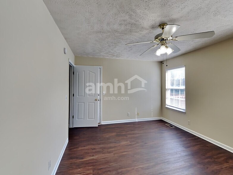 Building Photo - 2825 Islington Dr