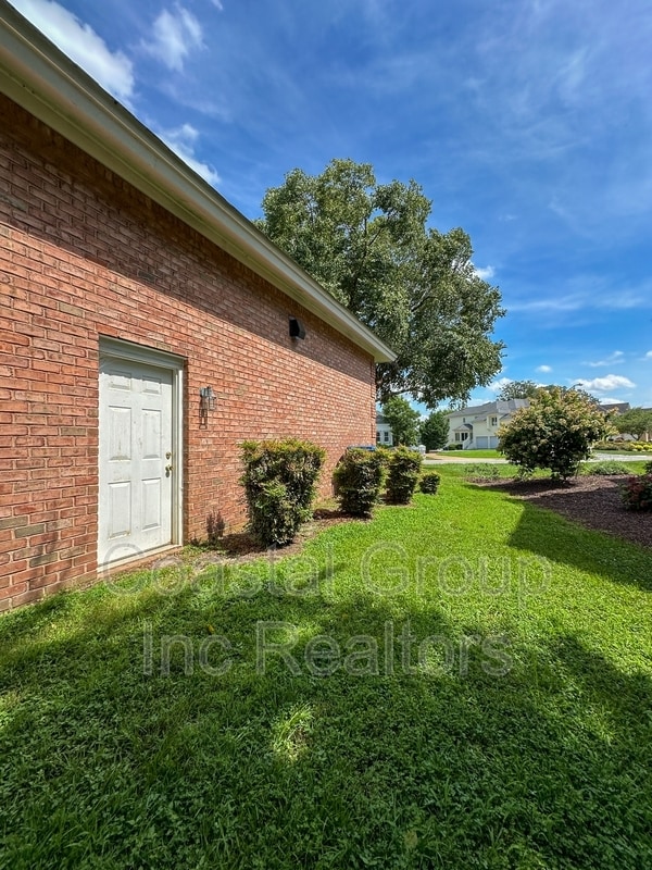 Building Photo - 1661 Spring House Trail