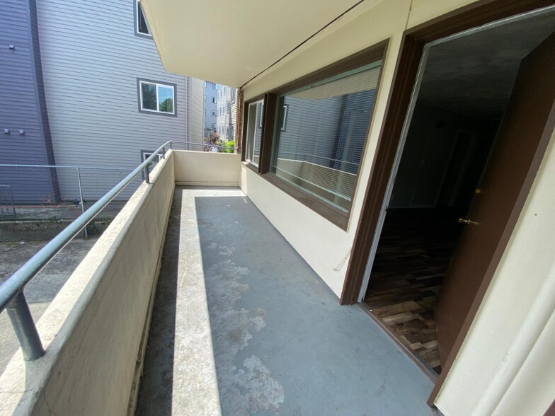 Building Photo - 4636 22nd Ave NE