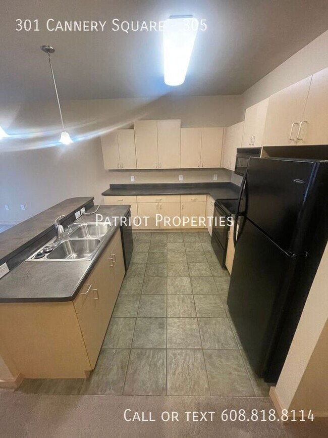 Primary Photo - 301 Cannery Square