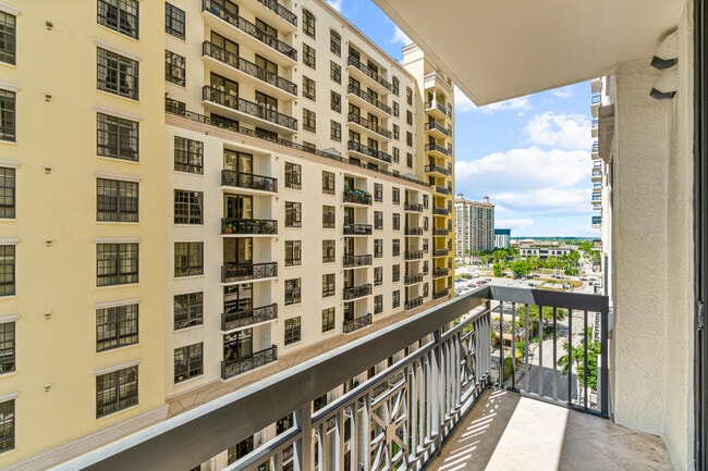 Building Photo - 701 S Olive Ave