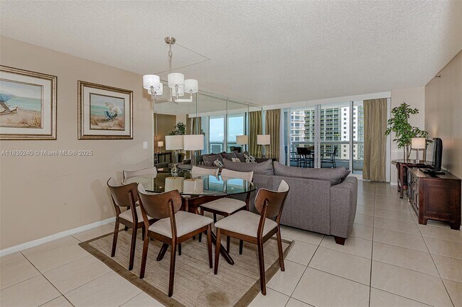 Primary Photo - 1717 N Bayshore Dr