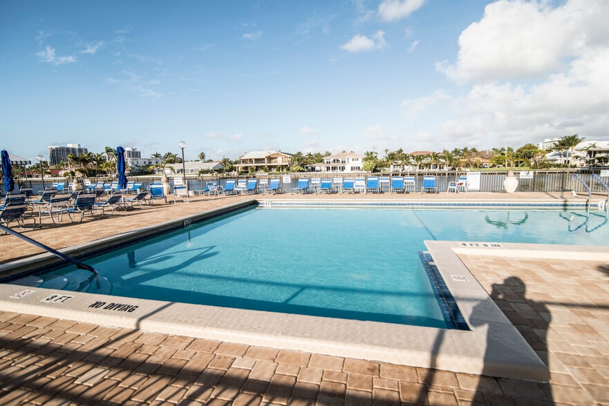 Building Photo - 2017 S Ocean Dr