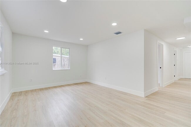 Building Photo - 6044 SW 37th St