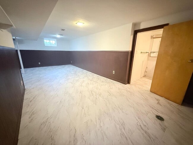 Building Photo - 3 bd 2 bath Ranch in Willoughby