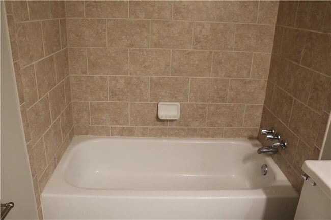 Building Photo - 1468 Briarwood Rd NE