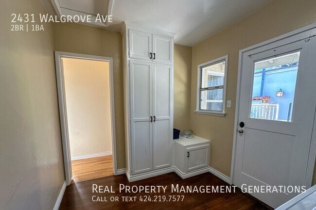 Building Photo - 2431 Walgrove Ave