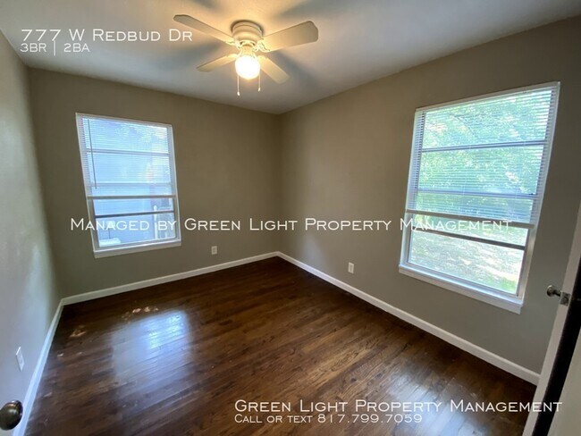 Building Photo - 777 W Redbud Dr