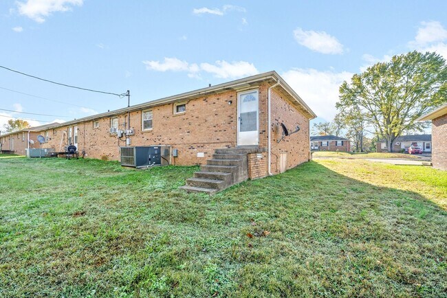 Building Photo - 113 Tandy Dr