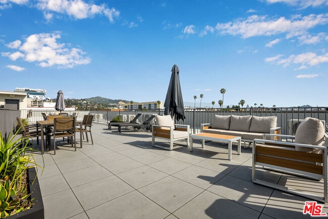 Building Photo - 5813 Lexington Ave