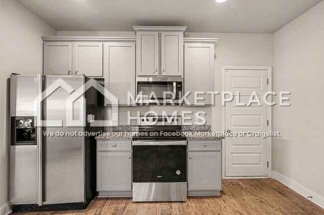 Building Photo - 845 Crescent Ln