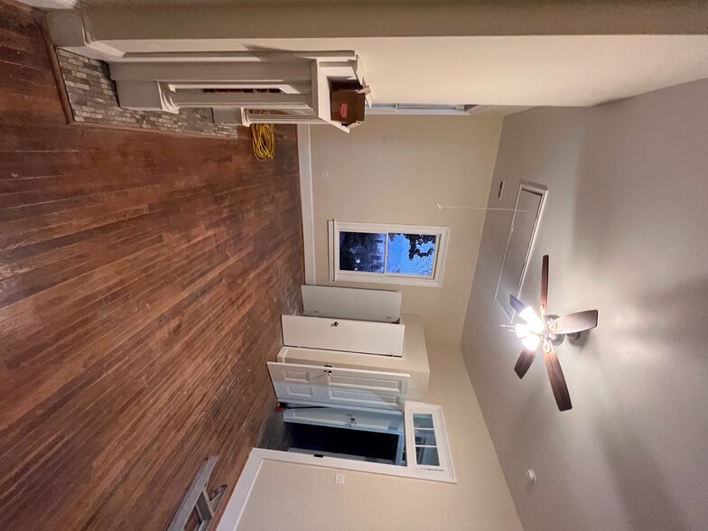 Building Photo - 140 Marshall St