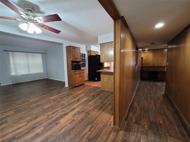 Building Photo - 738 Hawthorne Ln