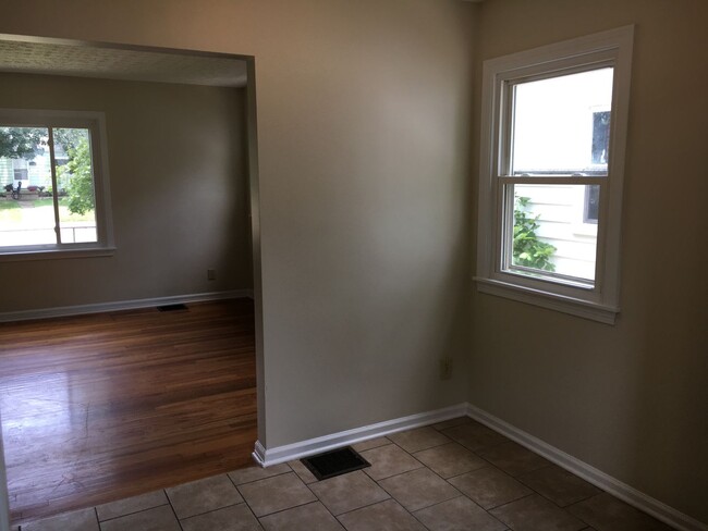 Building Photo - **4-BEDROOM HOUSE W/ GARAGE IN NORTH COLUM...