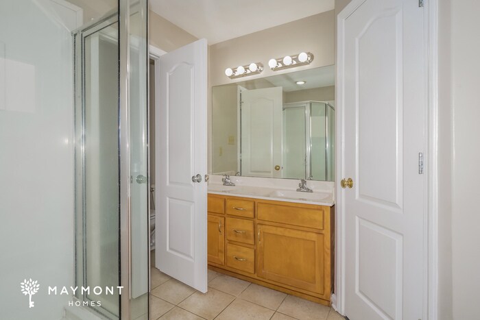 Building Photo - 20 Lakewood Cove