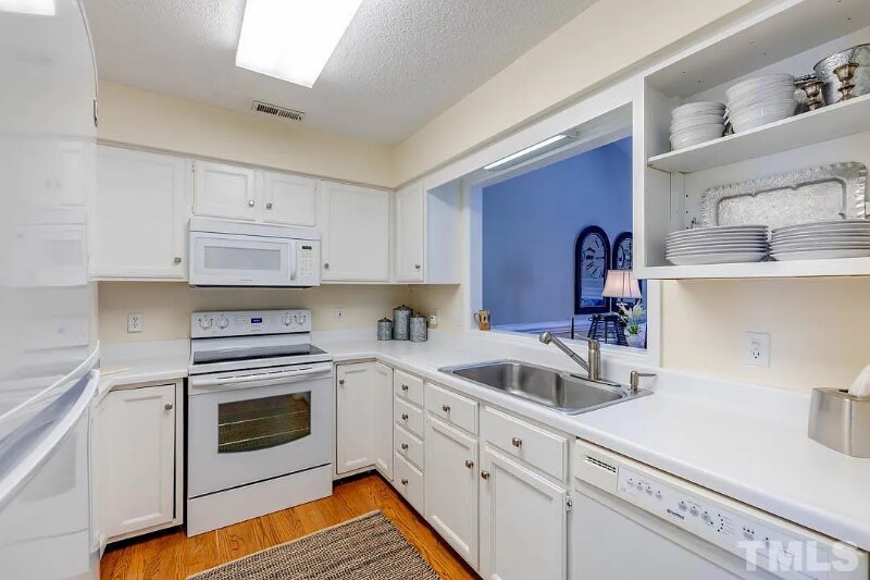 Building Photo - 56 Forest Oaks Dr