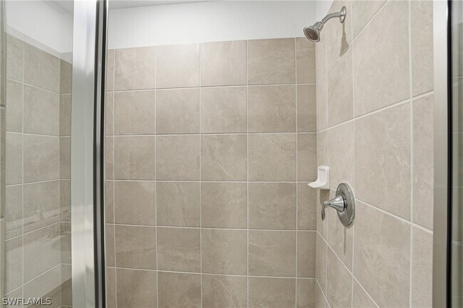 Building Photo - 15345 Grn Acrs Ave