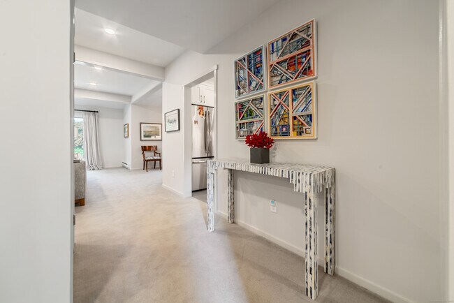 Building Photo - 595 Heritage Vlg