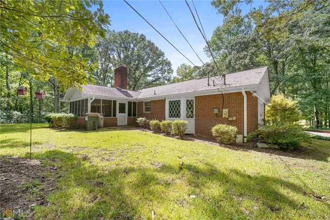 Building Photo - 1431 Chambers Rd