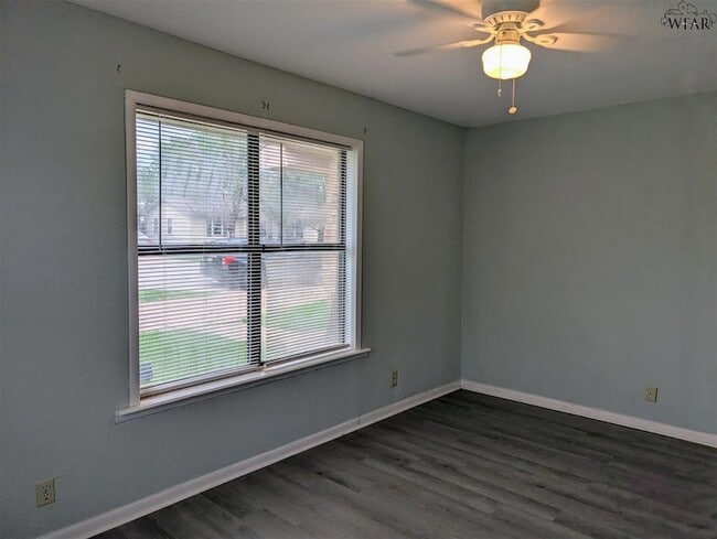 Building Photo - 2805 S Bandera Dr