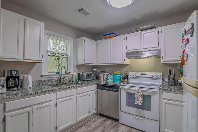 Building Photo - 356 Meadow Trace Dr