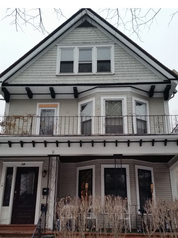 Primary Photo - 114 Russell St