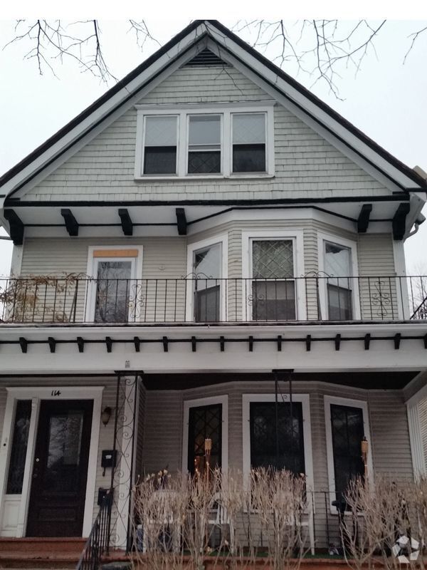 Building Photo - 114 Russell St