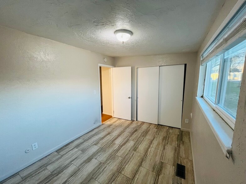 Building Photo - 5760 S 2700 W