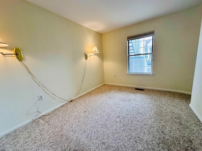 Building Photo - 550 Central Ave