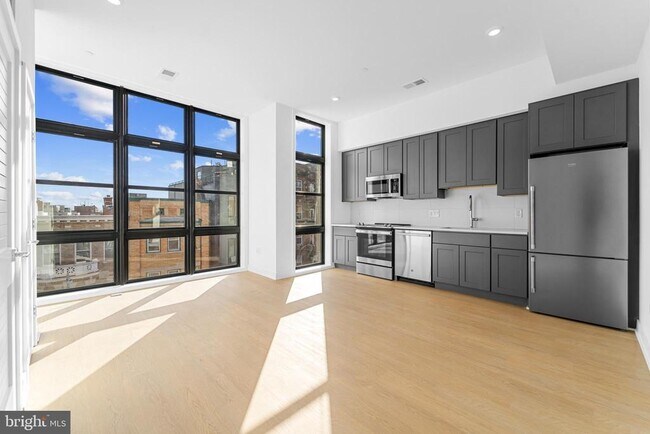 Building Photo - 1417 Belmont St NW