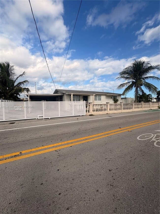 Building Photo - 8221 NW South River Dr