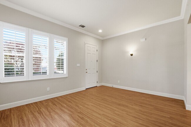 Building Photo - 4 Bed 3 Bath Single Family Home in Napa