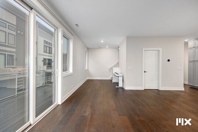 Building Photo - Two Bedroom Condo on Lookout Hill in Grand Rapids!