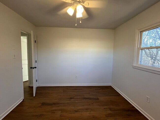 Building Photo - Single Family 3 bedroom 1 bathroom