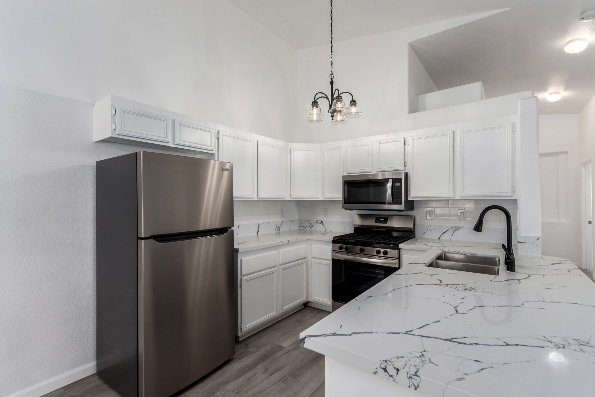 Building Photo - 2110 Los Feliz St