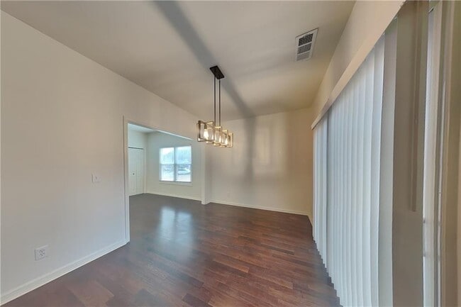 Building Photo - 3070 Serenade Ct