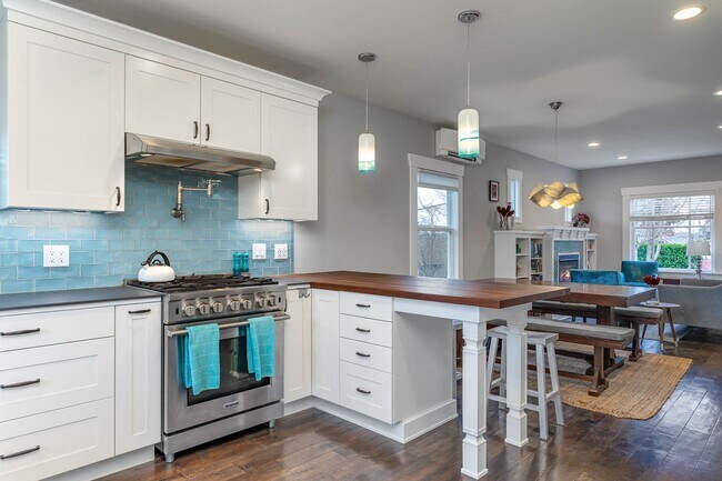 Building Photo - 4bd/3ba Seattle Home