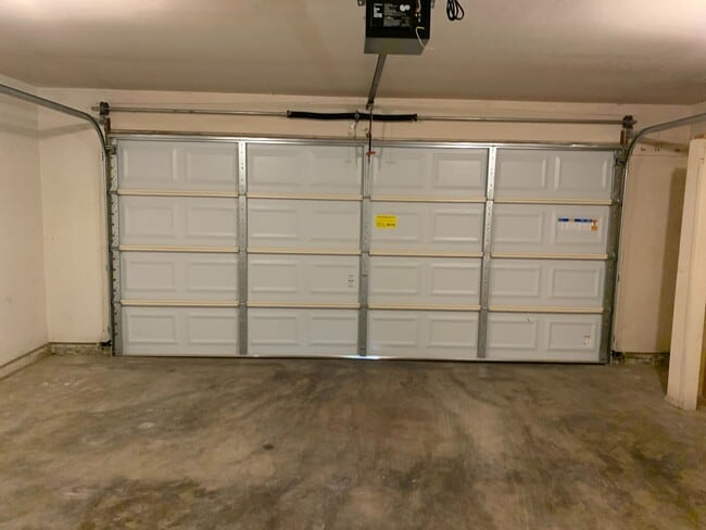 Building Photo - Charming condo coming soon!