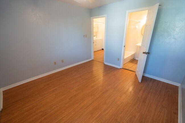 Building Photo - 2/2.5 Gated Community near FSU with Water ...