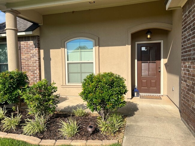 Building Photo - CYPRESS BEND GARDEN DISTRICT OF NORTH BOSS...