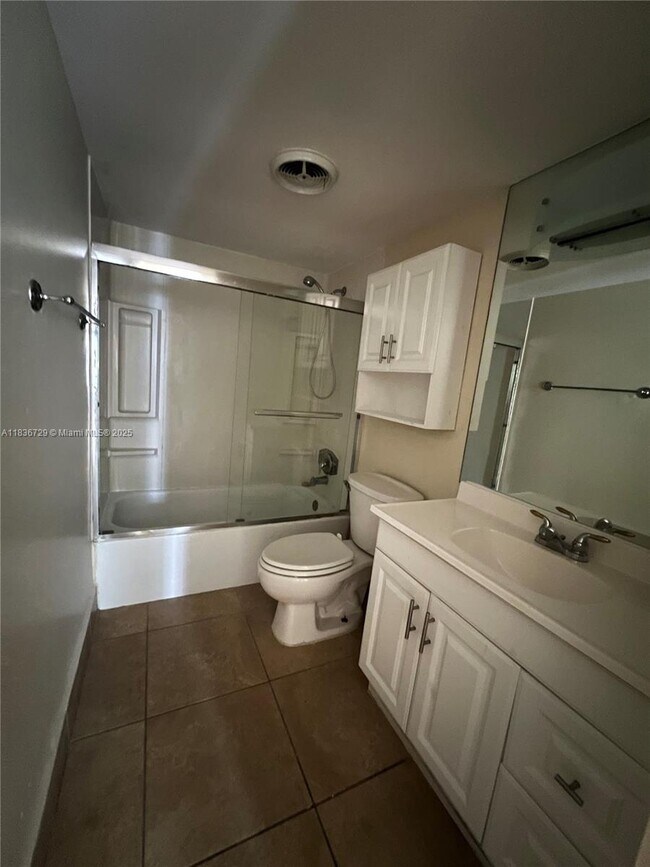 Building Photo - 401 Golden Isles Dr