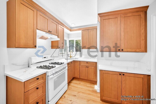 Building Photo - 5189 Olivewood Ave