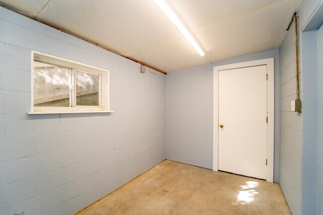 Building Photo - 5455 Pelican Way