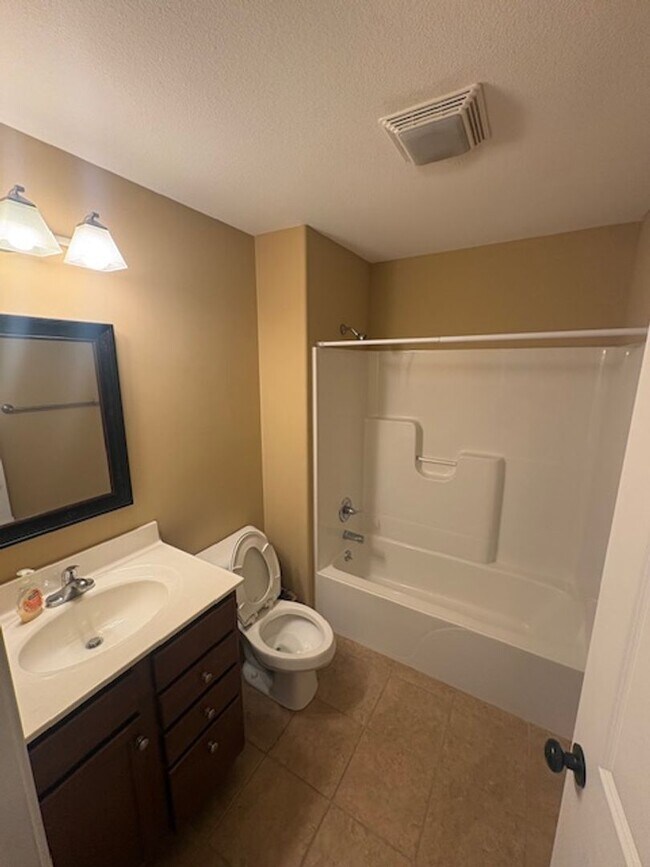 Building Photo - Duplex for Rent in Washington IL - 2 bedrooms/2baths