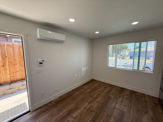 Building Photo - Newly Renovated Studio For Rent!