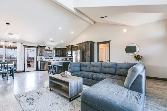 Building Photo - COMING APRIL 2026 - Beautiful Home in Buffalo Heights!